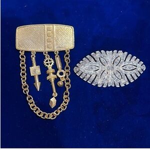 2 vintage brooches